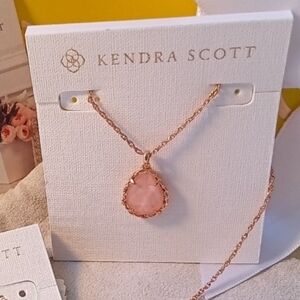 NWT KENDRA SCOTT MACRAME DEE PENDANT NECKLACE In Blushwood & Rose Gold
